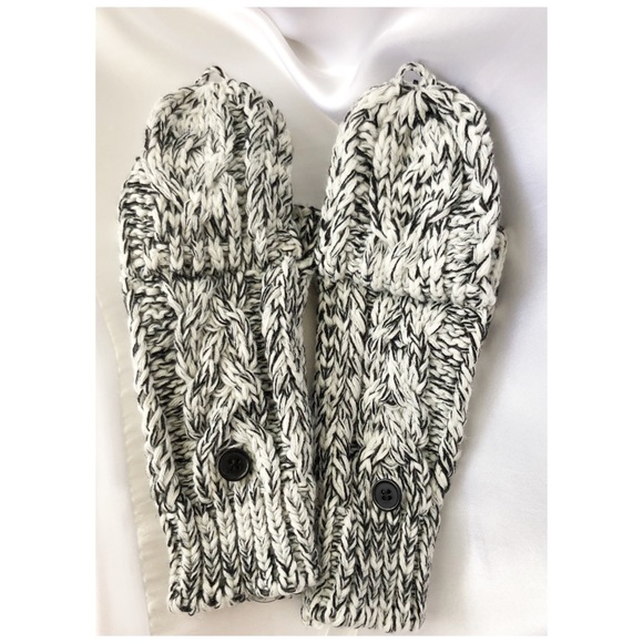 Hooded Flap ♥️ Knit Mittens NWOT - Picture 1 of 7